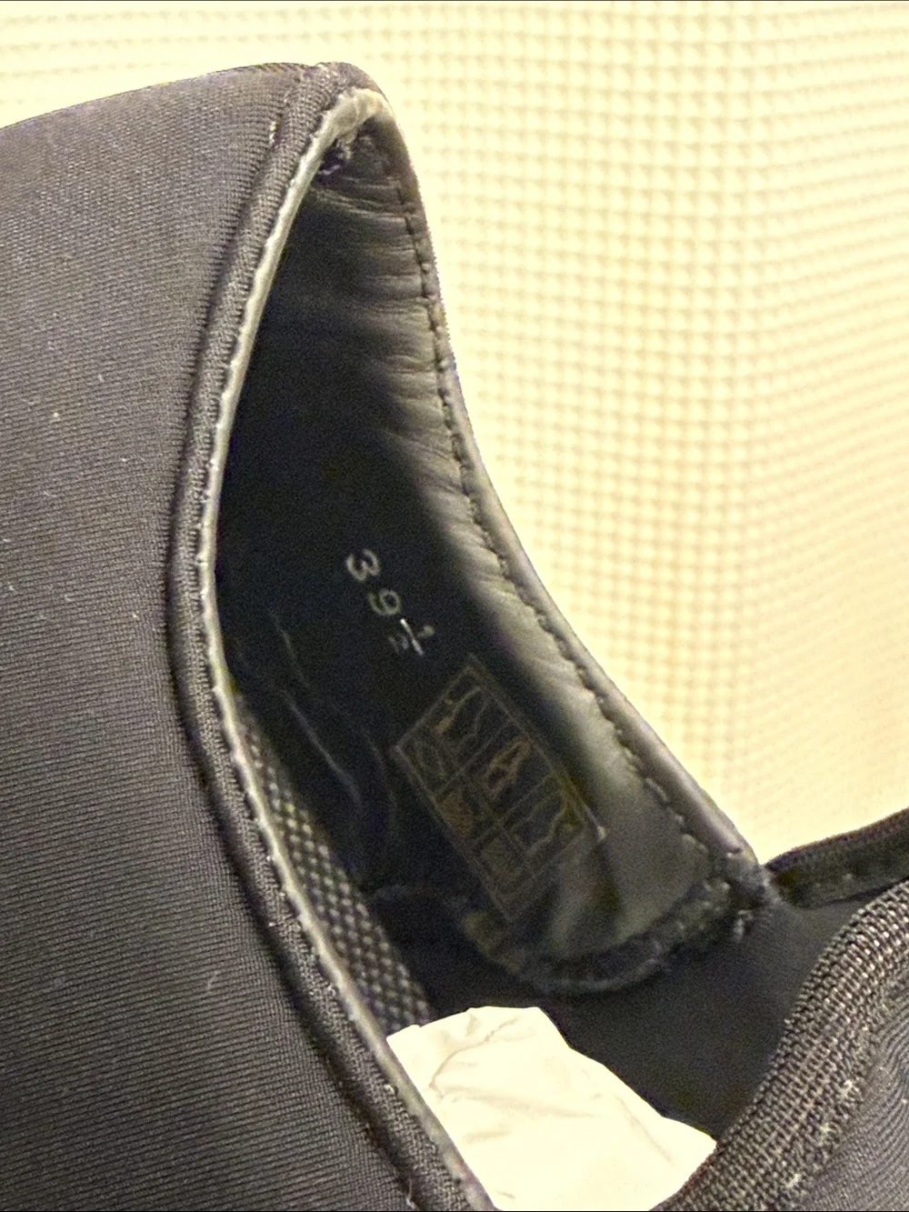 iRi WES 1 BLACK RED LOW TOP SNEAKER - size 39.5 (M6.5, W9) NWOT
